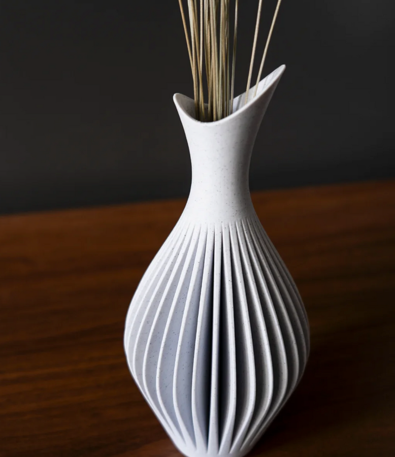 Wave Vase – 3D Printed Flowing Sculptural Vase